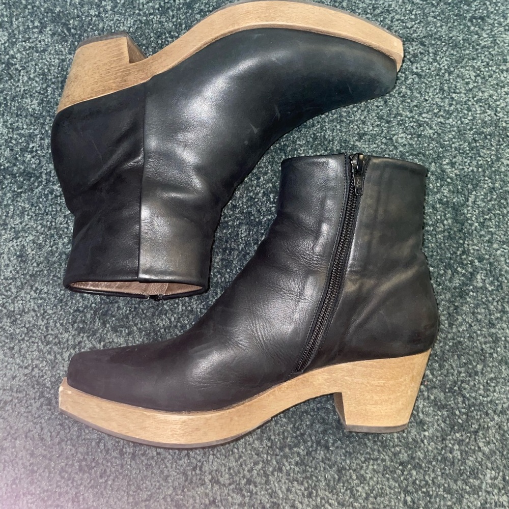 COLCICO kabuki Clog boot. Beautiful Italian leather boot hardly worn black. DEAL